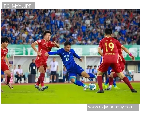 足球巨星以爱心公益行动点燃社会温暖传递无私力量